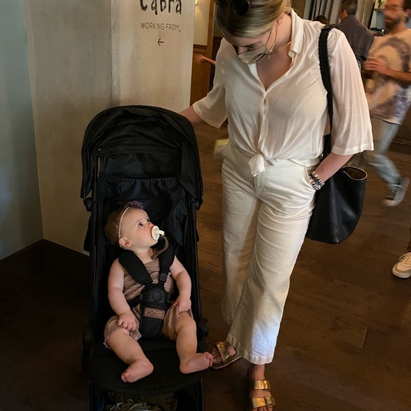 Ashley | Midwest-PNW-Chicago | Sustainable Fashion Lover - Picture 4 of 10